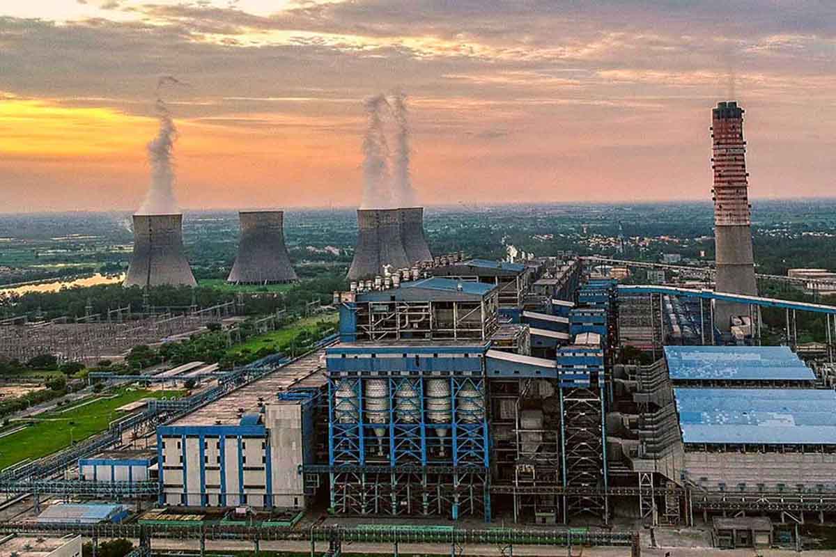 Gasket installation at chemical plant